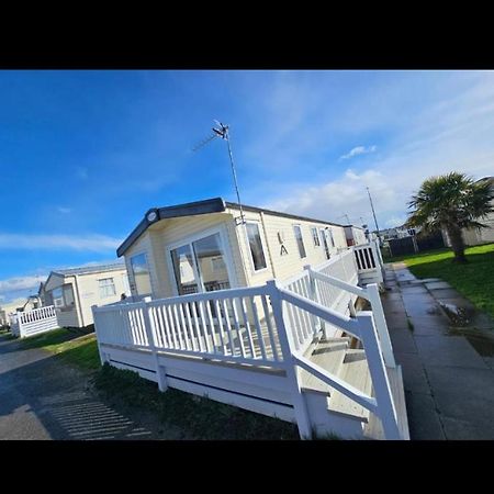 Caravan Chestnut Aparthotel Meliden Exterior photo