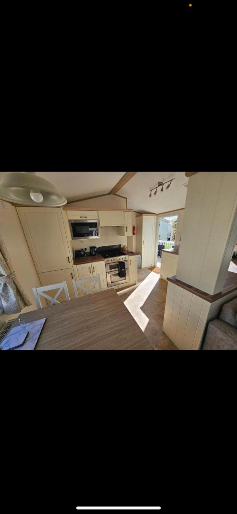 Caravan Chestnut Aparthotel Meliden Exterior photo